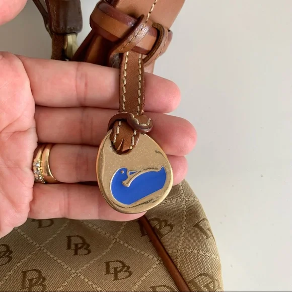 DOONEY & BOURKE Signature Logo Handbag Shoulder Bag Purse. Tan and Brown. - Picture 4 of 15